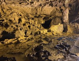 Nguom Ngao Cave