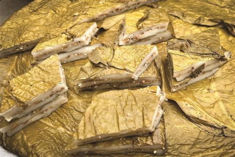 Banh Trung Kien (Ant egg cake) 