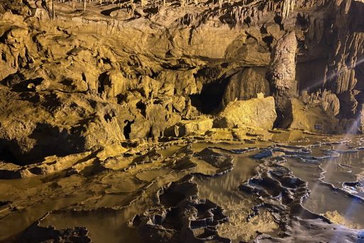 Nguom Ngao Cave
