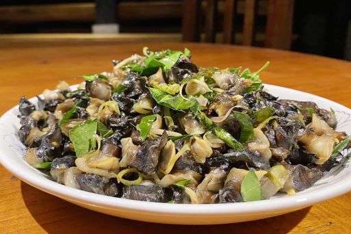 Stir-Fried Stone Snails with Lemongrass (Oc da xao sa)