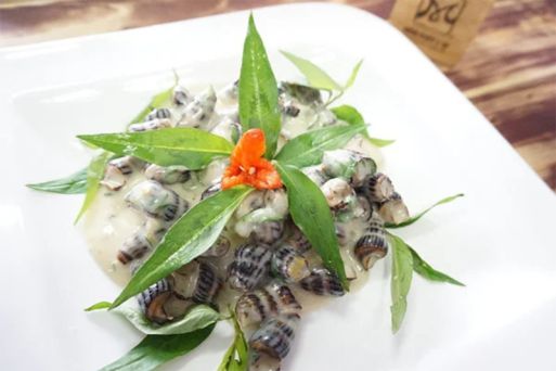 Oc Len Xao Dua (Mud Creepers Stir-fried with Coconut Milk)