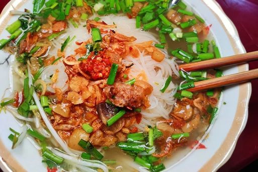  Hu Tieu (Southern-Style Noodle Soup)
