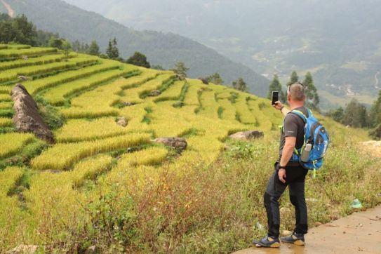 Go trekking around Dong Van Commune, Binh Lieu District