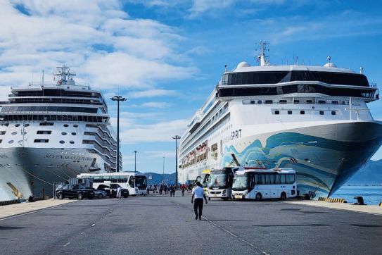 2 cruise ships dock at Cam Ranh International Port 