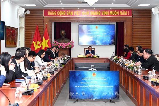 Hollywood film crew fascinated to produce a new film set in Cát Bà (Hải Phòng)