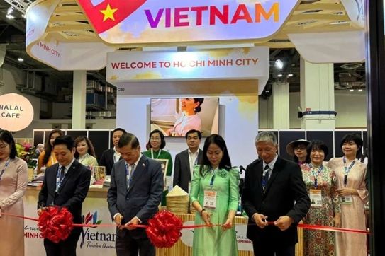 Vietnam promotes its tourism potential in Singapore