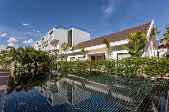 Lynnaya Urban River Resort