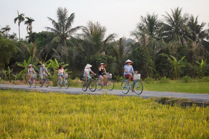 Hanoi - Ha Long Bay - Yen Duc Village - Ben Tre Mekong