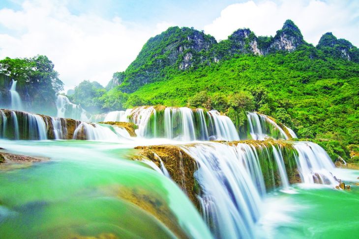 Travel to Ban Gioc Waterfall