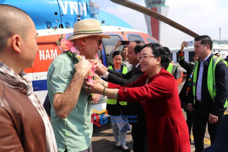 Two American millionaires visit Ha Long Bay