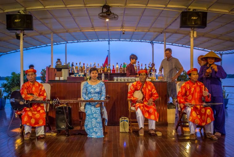 Pandaw-cruise-entertainment