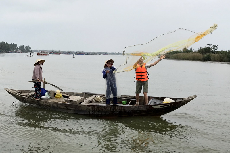 Fishing in Hoian