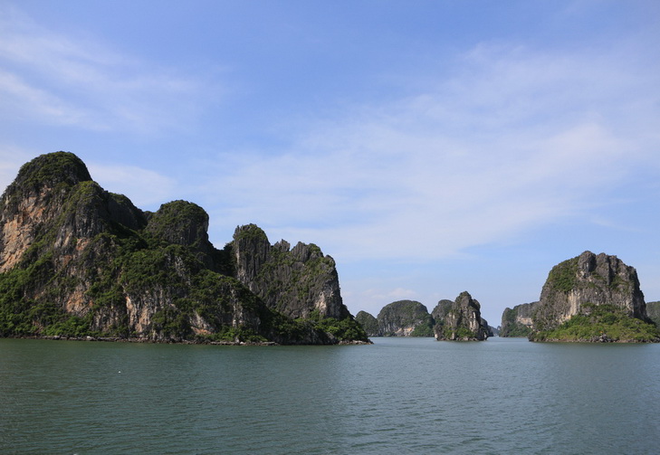 A strong Sunday in Halong bay